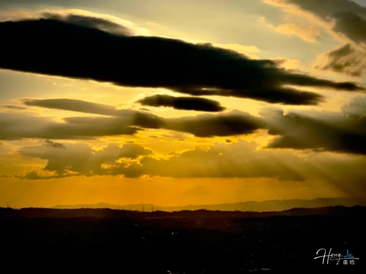 Golden cloud horizon